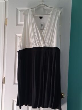 torrid Two-Tone White and Black Midi Dress